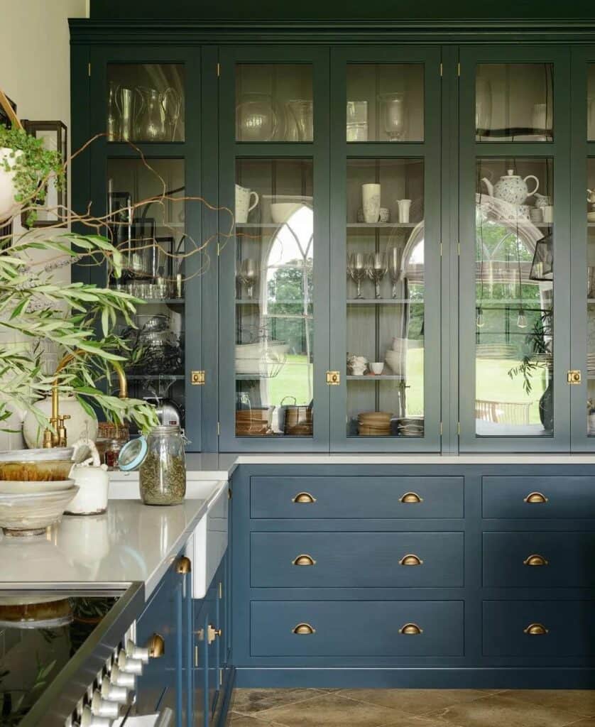 farmhouse_blue_kitchen_cabinets_2