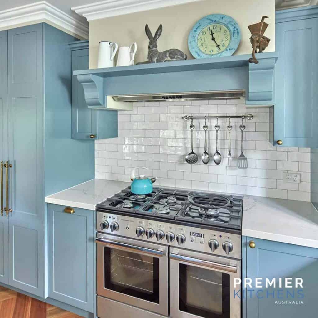 modern_navy_blue_kitchen_cabinets_2