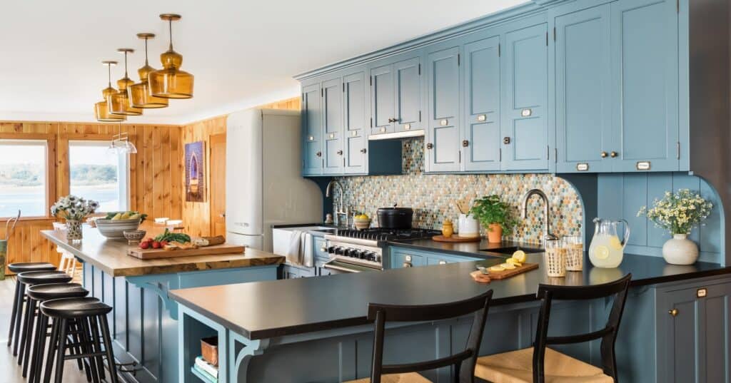 navy_blue_kitchen_cabinets_2