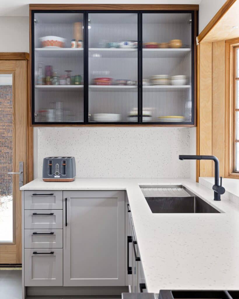 upper_kitchen_cabinet_with_glass_doors_1