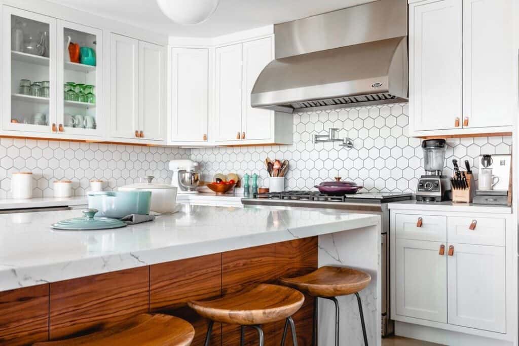 white_backsplash_ideas_for_kitchen_2