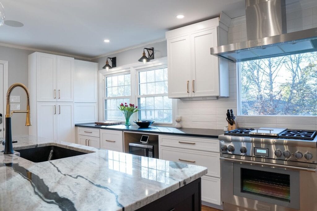 white_cabinets_black_countertop_2