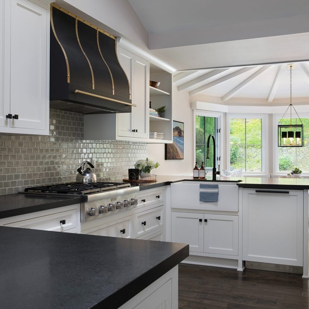 white_cabinets_with_black_countertop_2