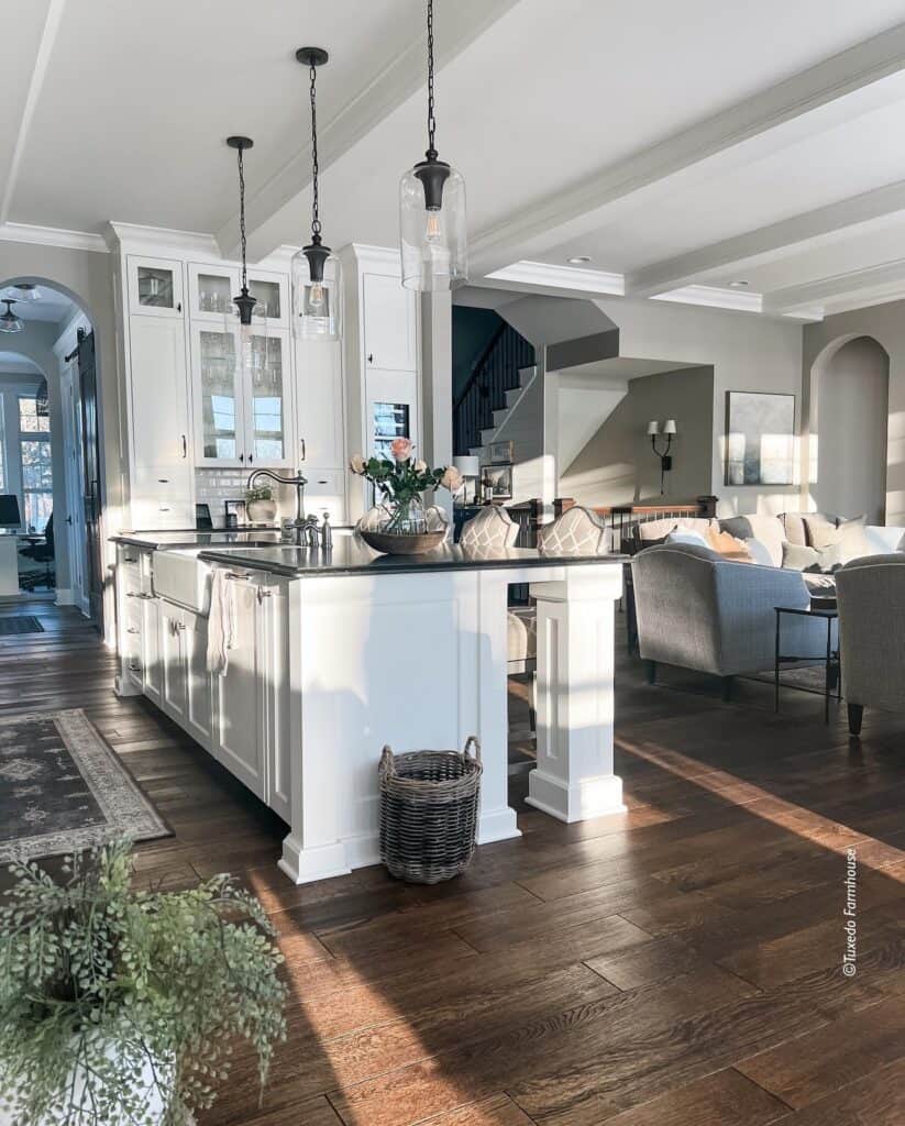 white_cabinets_with_black_countertop_2