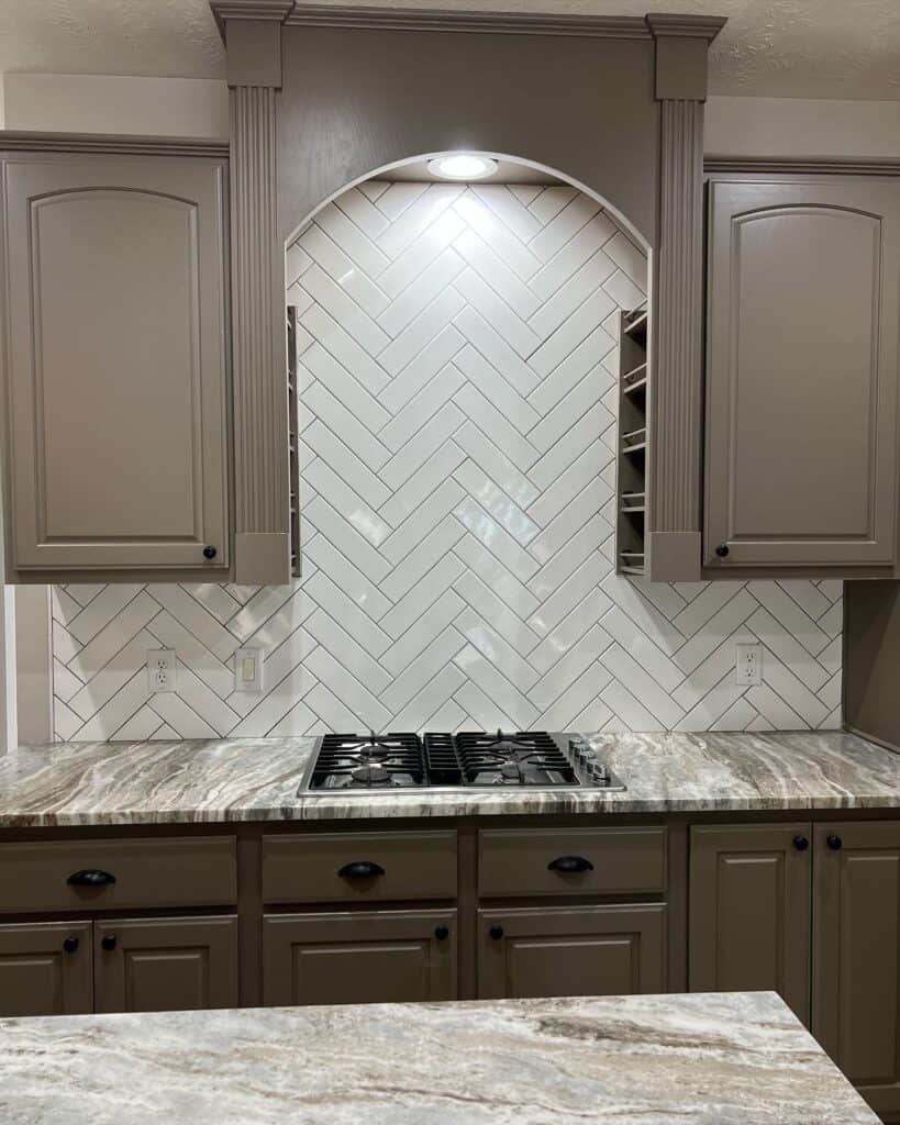 white_kitchen_backsplash_idea_2