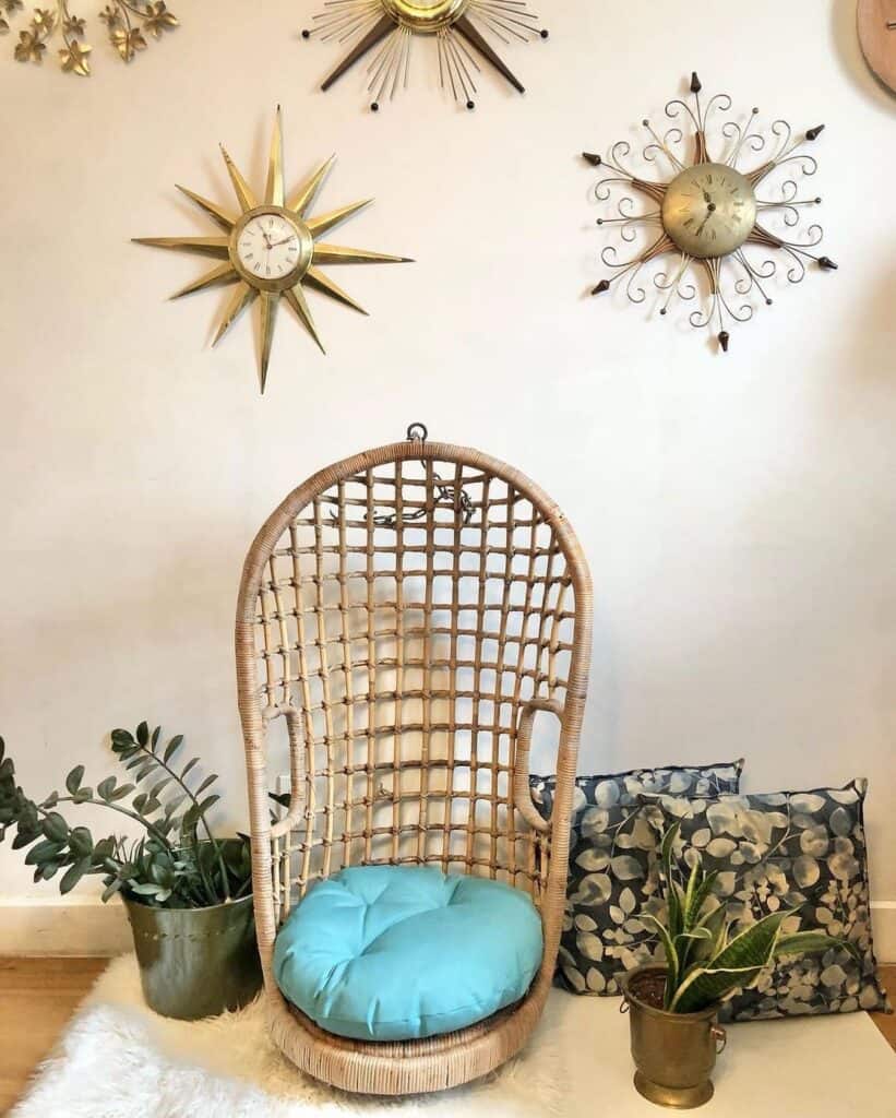 A_Wicker_Chair_With_a_Turquoise_Cushion__5