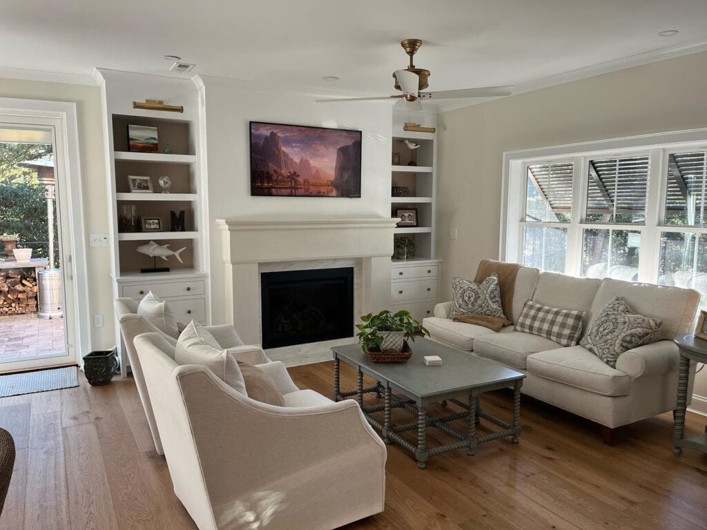 Cozy_Living_Room_with_White_Couches_and__4