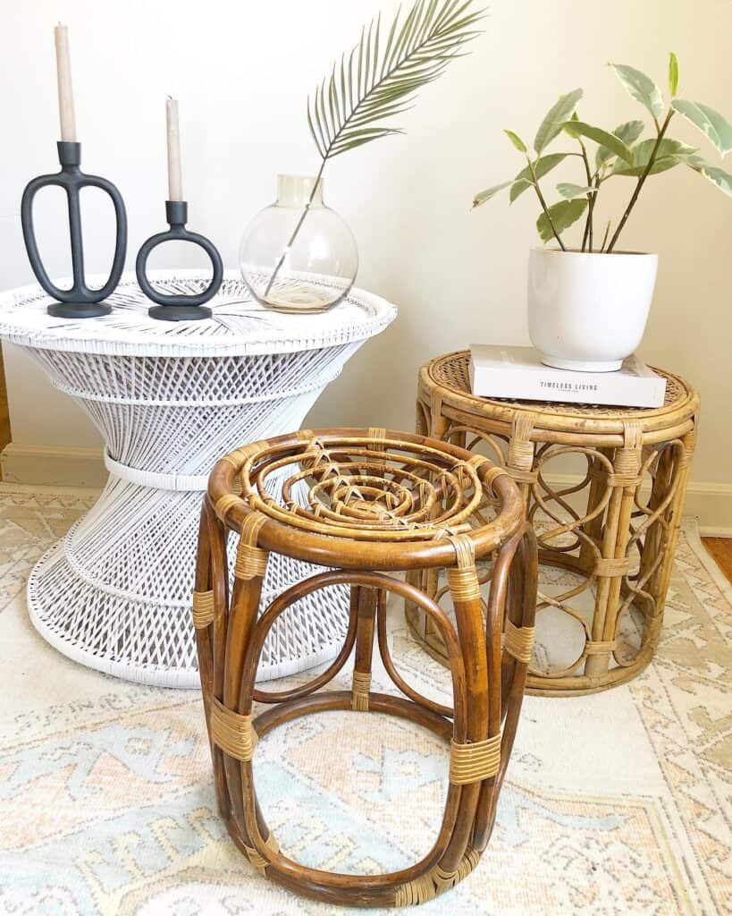 Elegant_White_Coffee_Table_with_Stylish__2