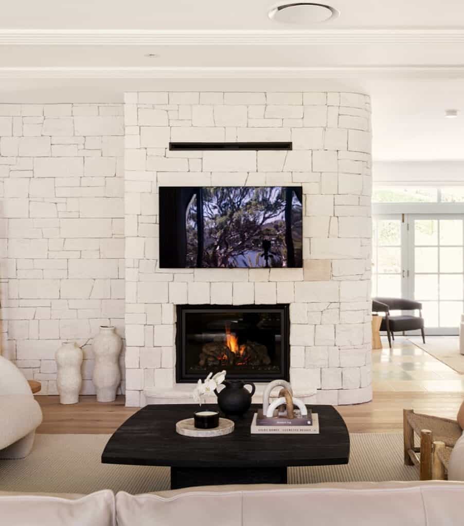 Fireplace_Idea_Stone_Wall_and_Built-in__5