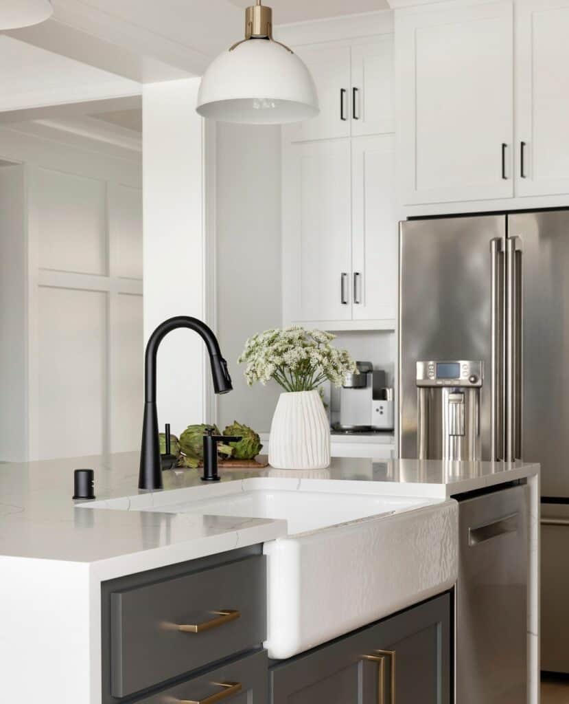 Modern_White_Cabinets_With_Black_Accents_1