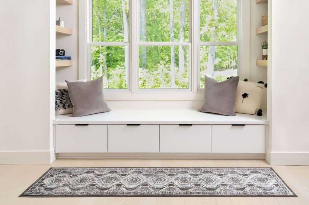 Stylish_Window_Bench_in_a_Cozy_Bedroom_