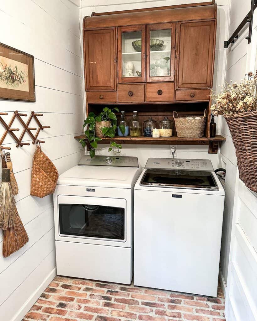 Wood_Laundry_Room_Accents_6