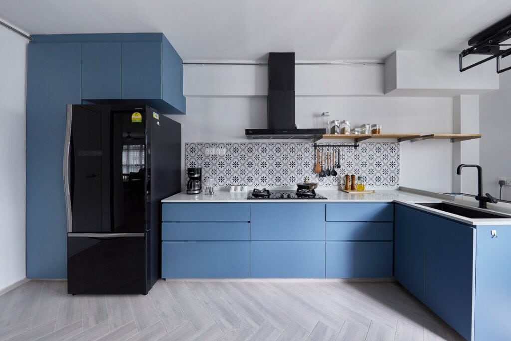 blue_and_white_kitchen_cabinets_4