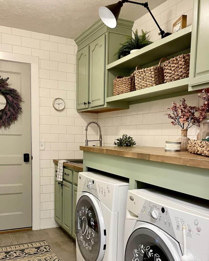 farmhouse_laundry_room_decor_6