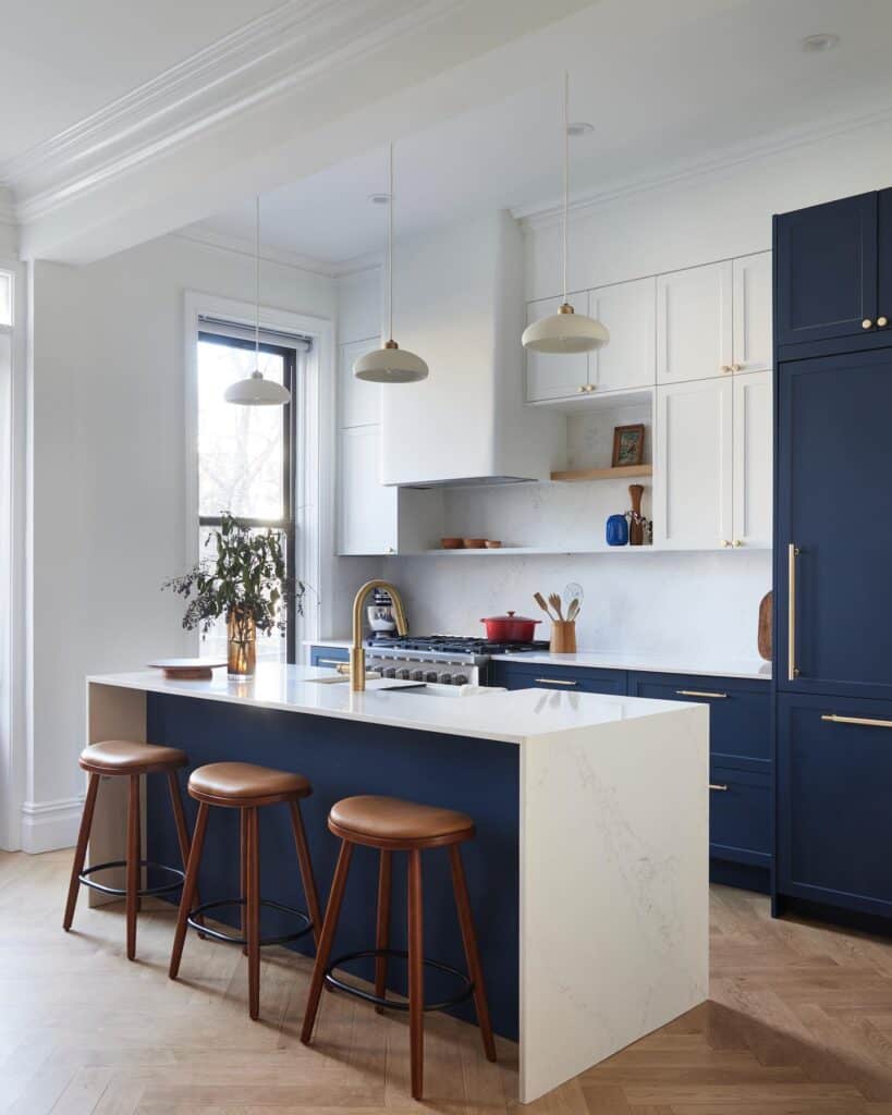 kitchen_cabinets_blue_and_white_4