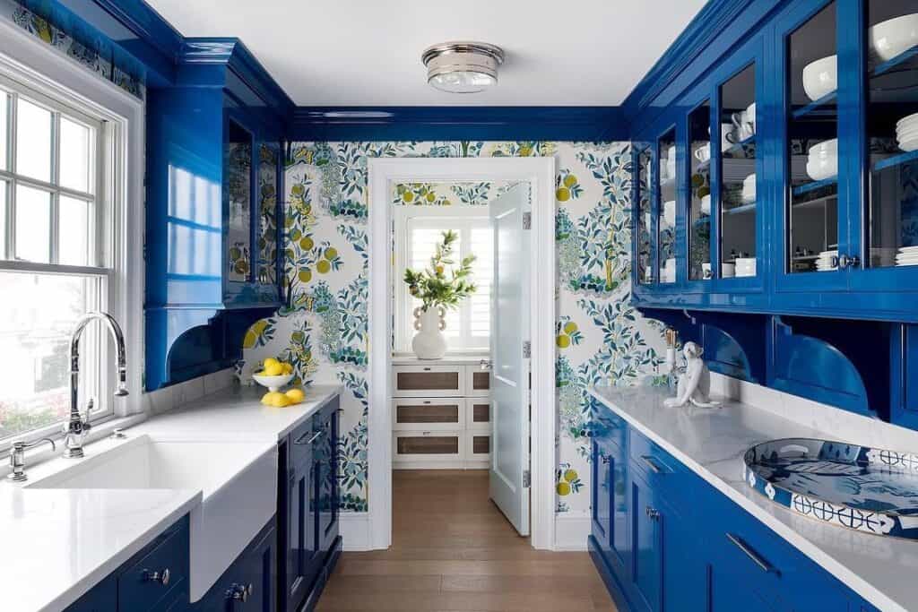 navy_blue_and_white_kitchen_4