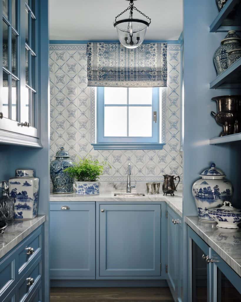 white_and_blue_kitchen_4