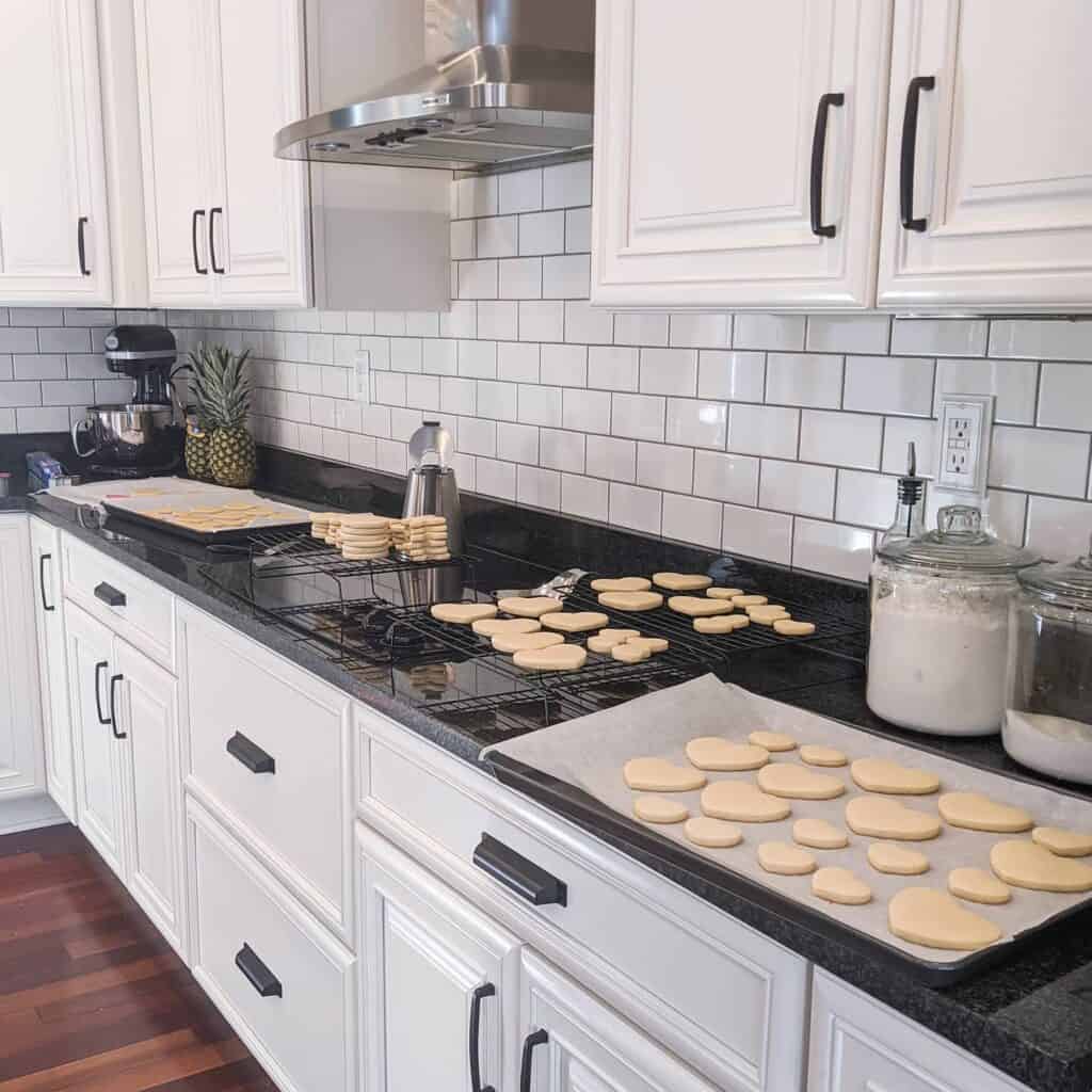 white_subway_tile_with_light_gray_grout_1