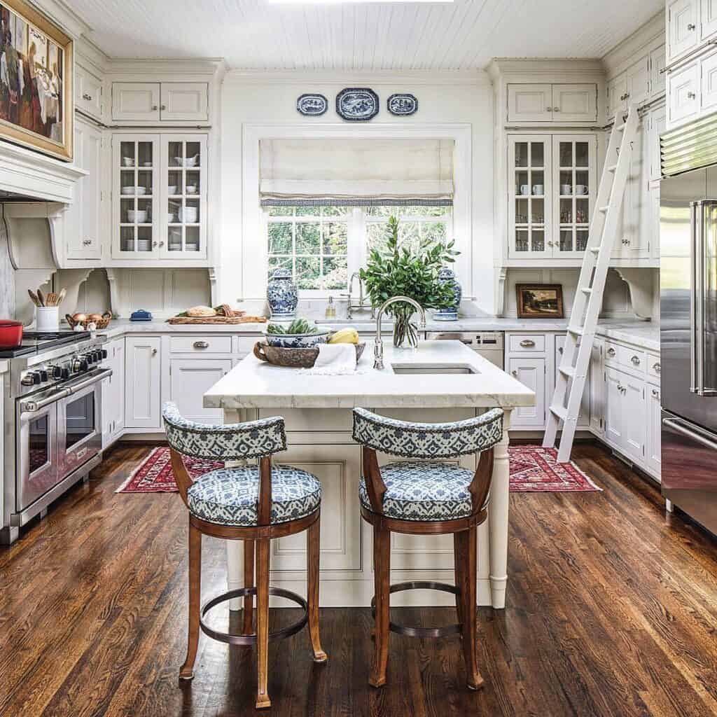 A_Kitchen_with_Farmhouse_Antique_White_K_2