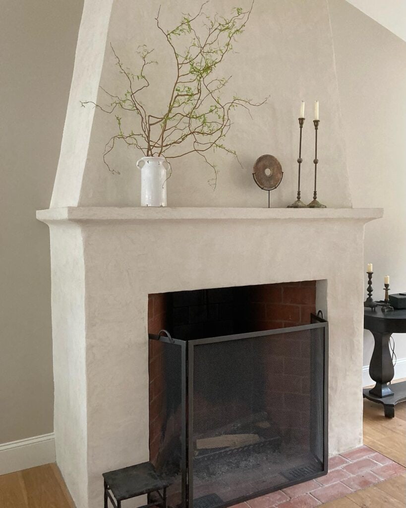 A_Simple_and_Elegant_stucco_Fireplace_Wi_