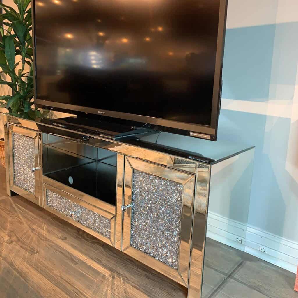 A_Stunning_TV_Stand_With_Mirrored_Surfac_3