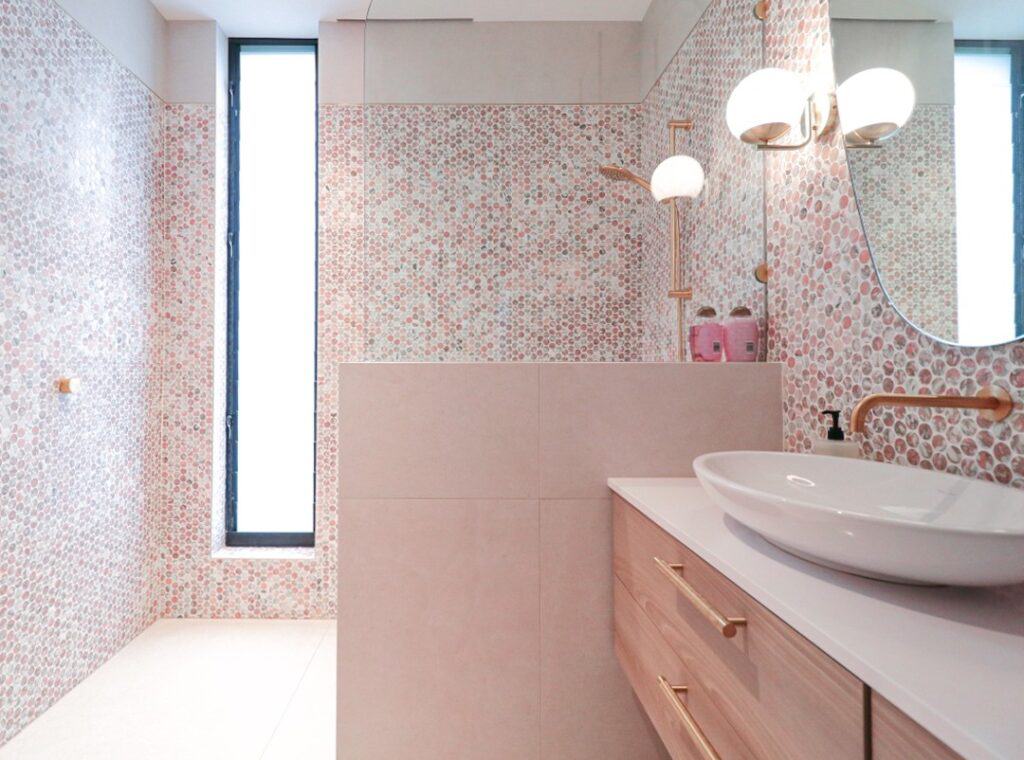 An_Elegant_Bathroom_With_Pink_and_White__1