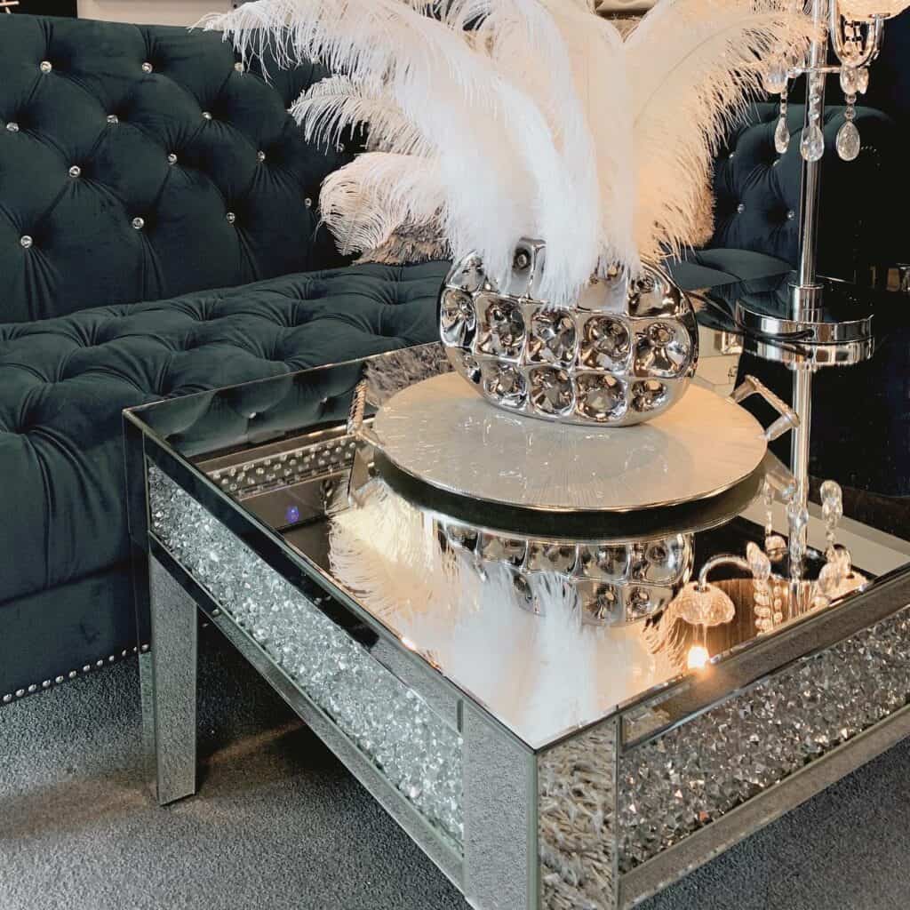 An_Elegant_Round_Mirrored_Coffee_Table_E_2