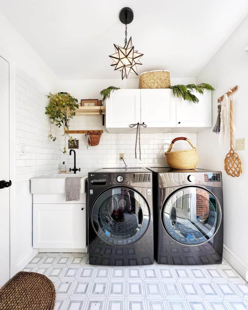 Black_and_White_Polka_Dot_Laundry_Room_F_