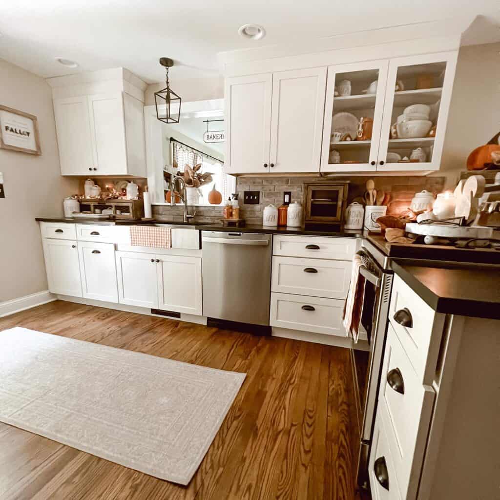 Bright_and_Airy_Kitchen_With_White_Cabin_2