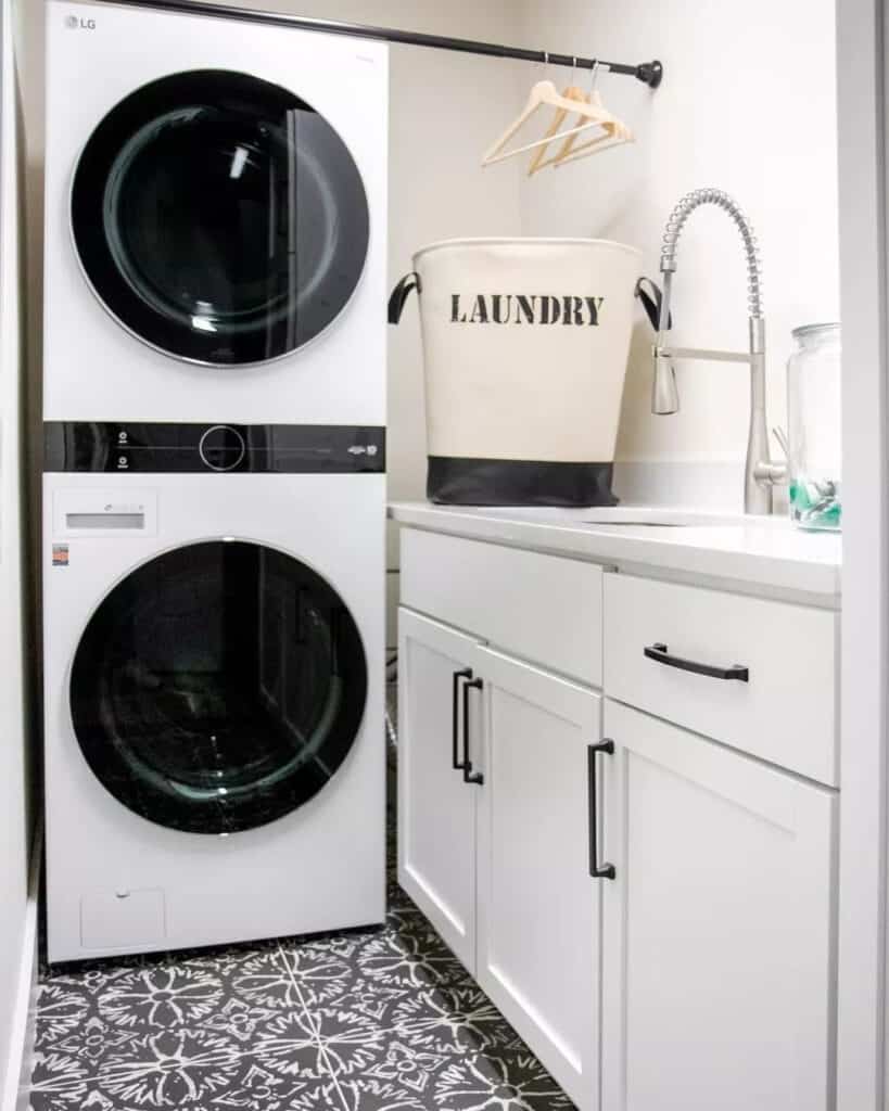 Elegant_Black_and_White_Tile_Flooring_in_