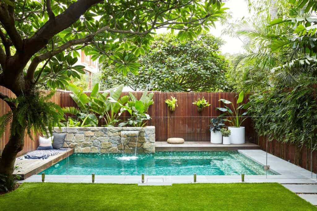 Gorgeous_Pool_Fencing_Ideas_for_Your_Bac_3