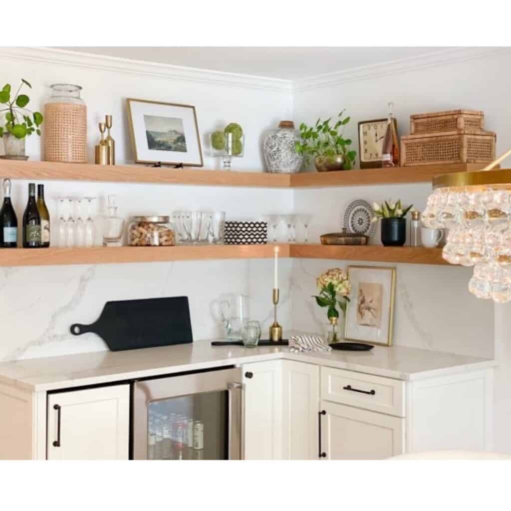 Open_Shelving_Ideas_for_a_Kitchen_Corner_1
