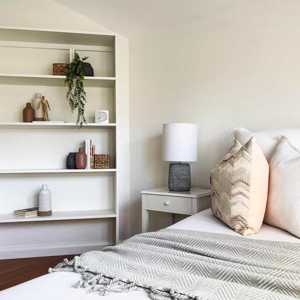 Stylish_Bedroom_Shelves_Combining_Funct