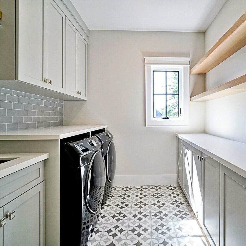 Stylish_and_Functional_Laundry_Room_Floo_