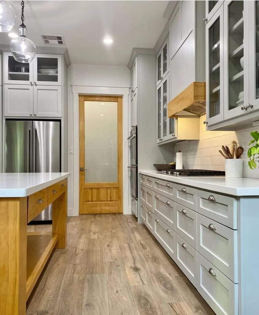 farmhouse_kitchen_white_cabinets_2