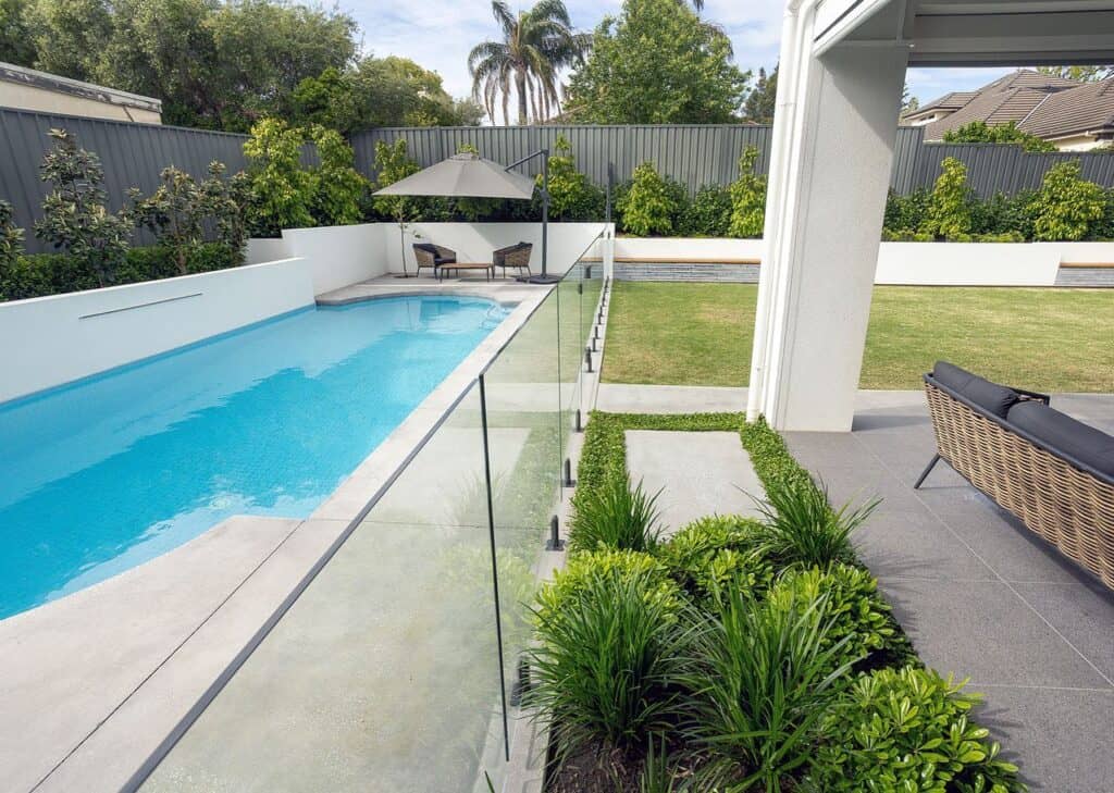 fencing_ideas_for_pools_2