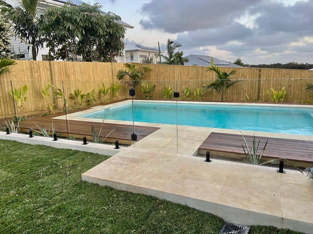 fencing_ideas_for_pools_3