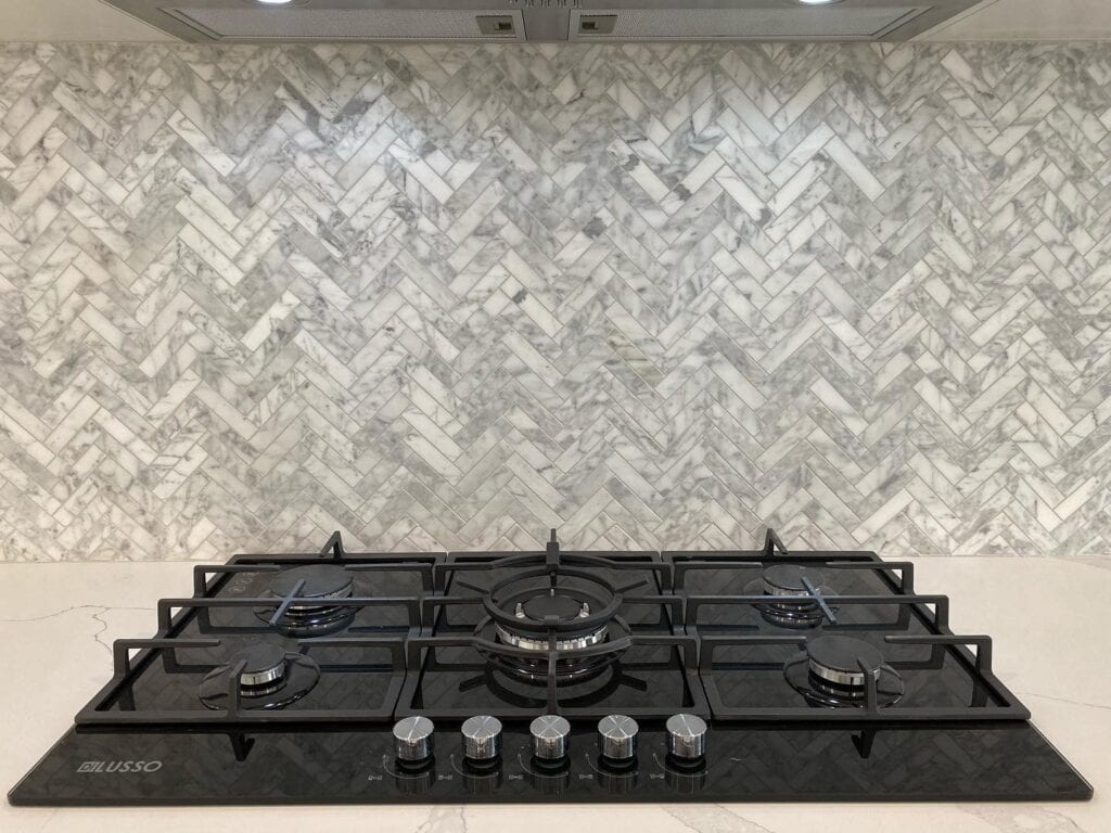 herringbone_subway_tile_backsplash_1