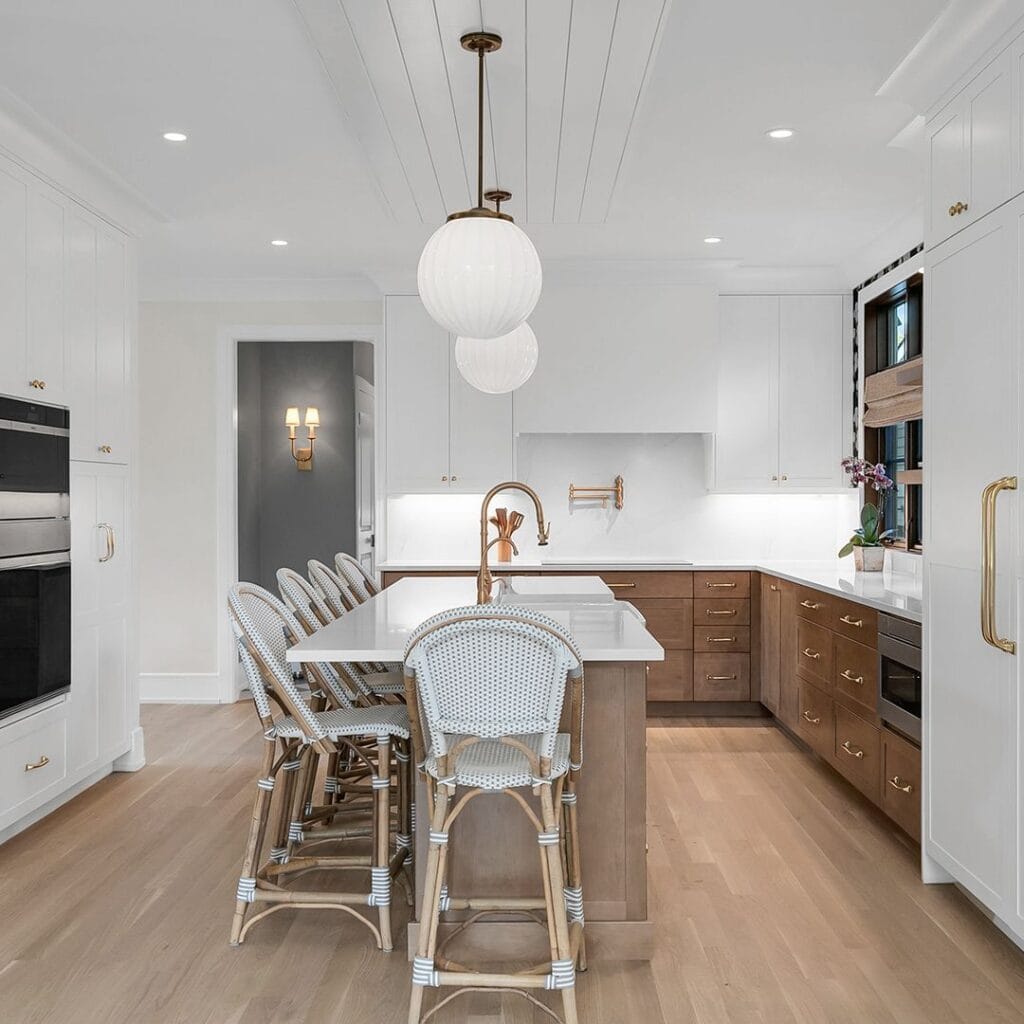 kitchen_island_with_sink_and_seating_3