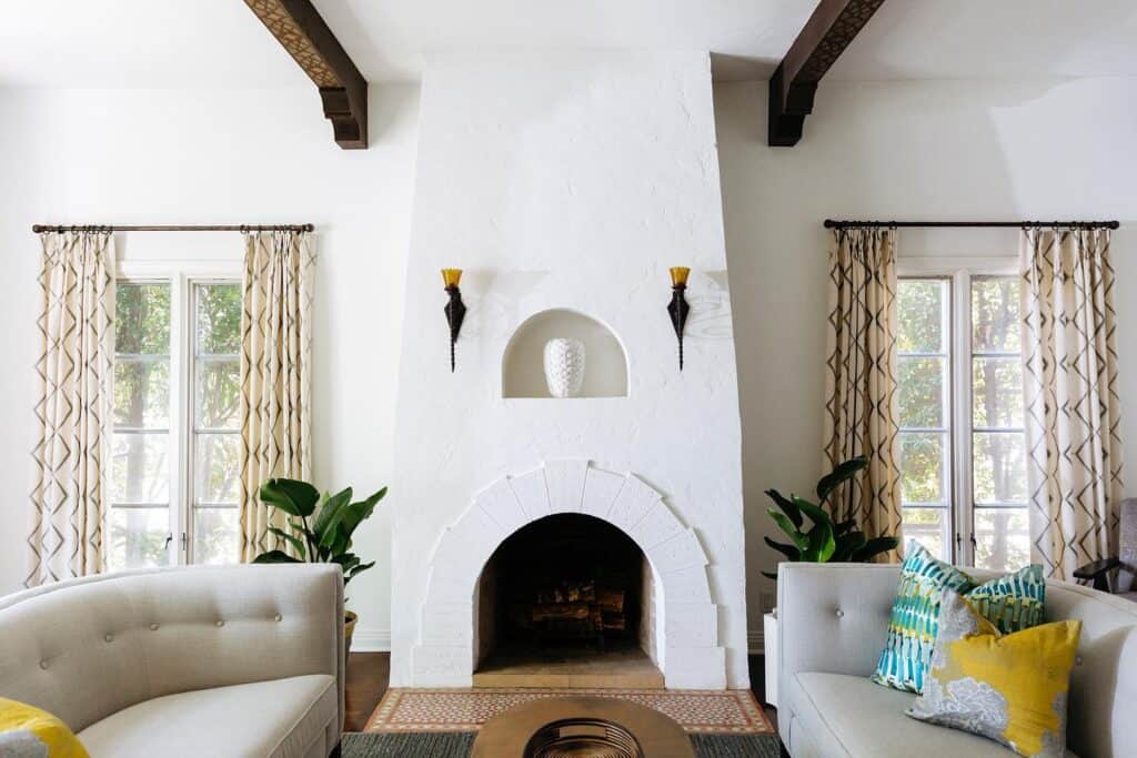 modern_stucco_fireplace_