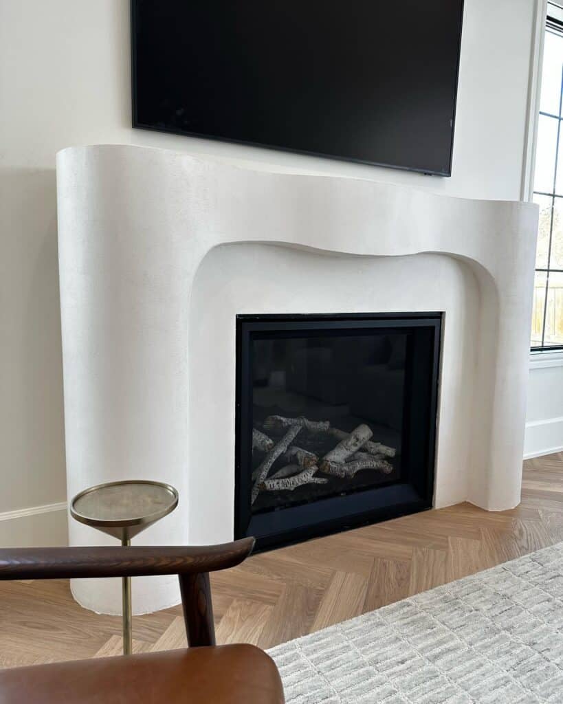 modern_stucco_fireplace_