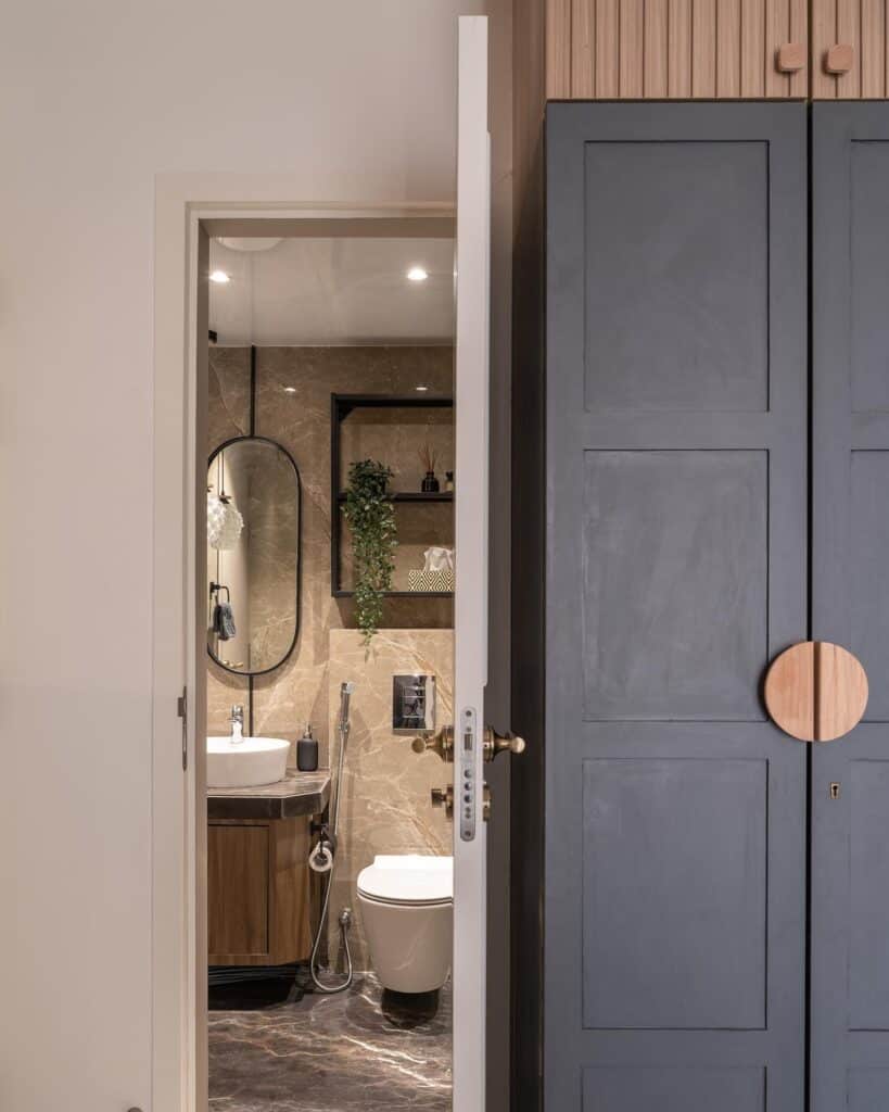 small_bathroom_door_ideas_2