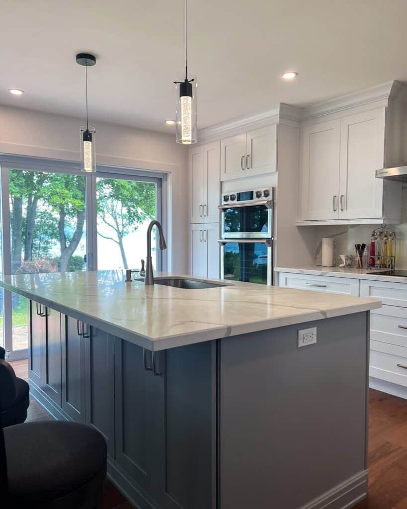 white_and_gray_kitchen_2