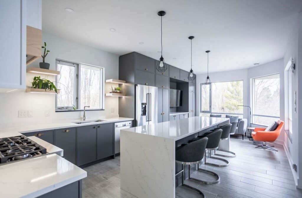 white_and_gray_kitchen_cabinets_2