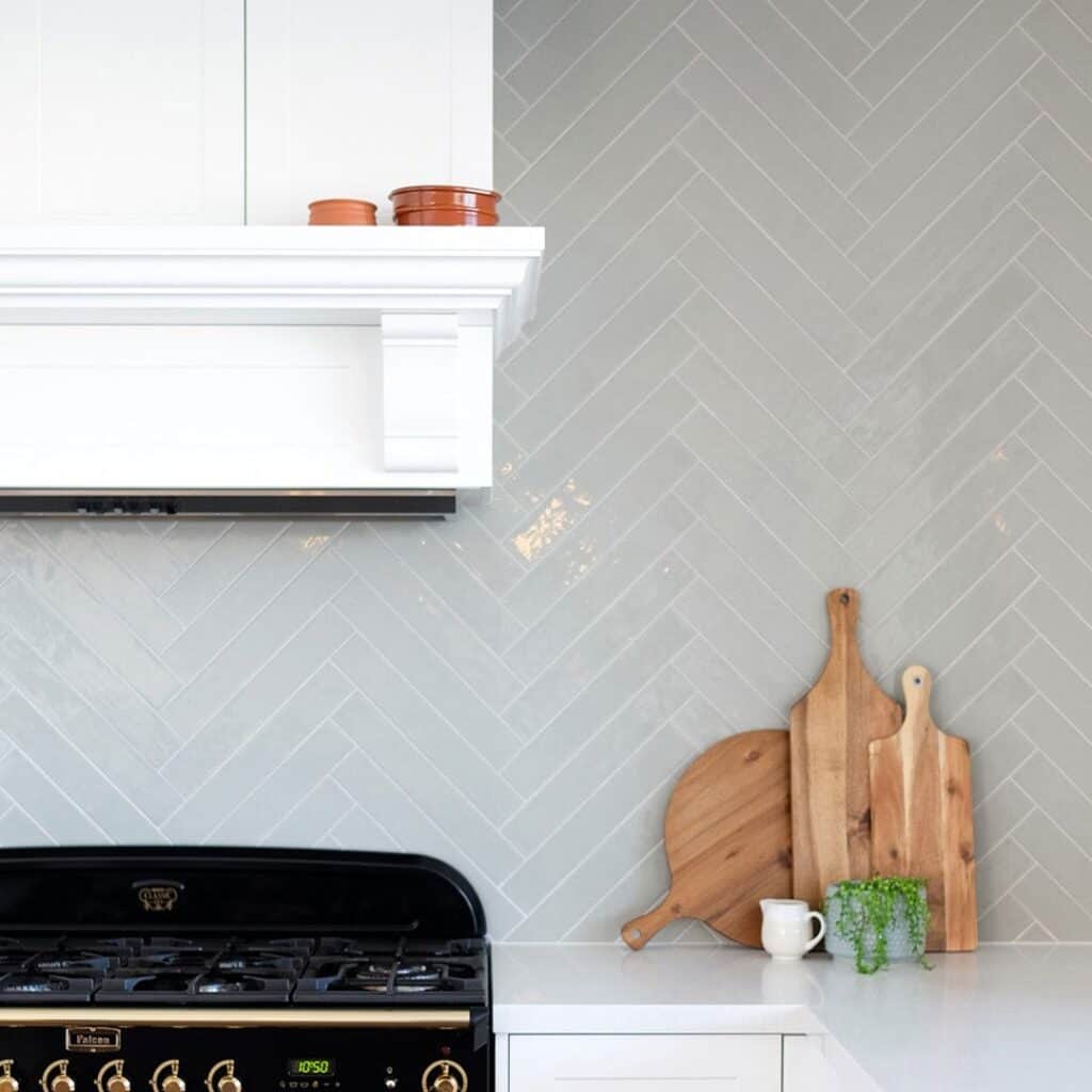 white_herringbone_backsplash_tile_1