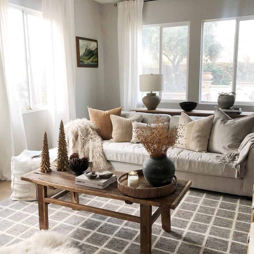 Festive_Coffee_Table_Decor_in_a_Neutral-_