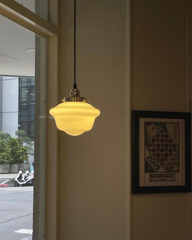 art_deco_milk_glass_pendant_light_3