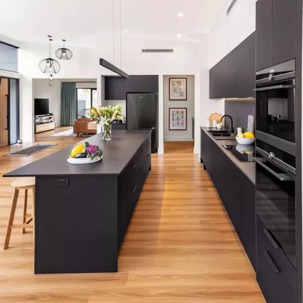 black_modern_kitchen_cabinets_1