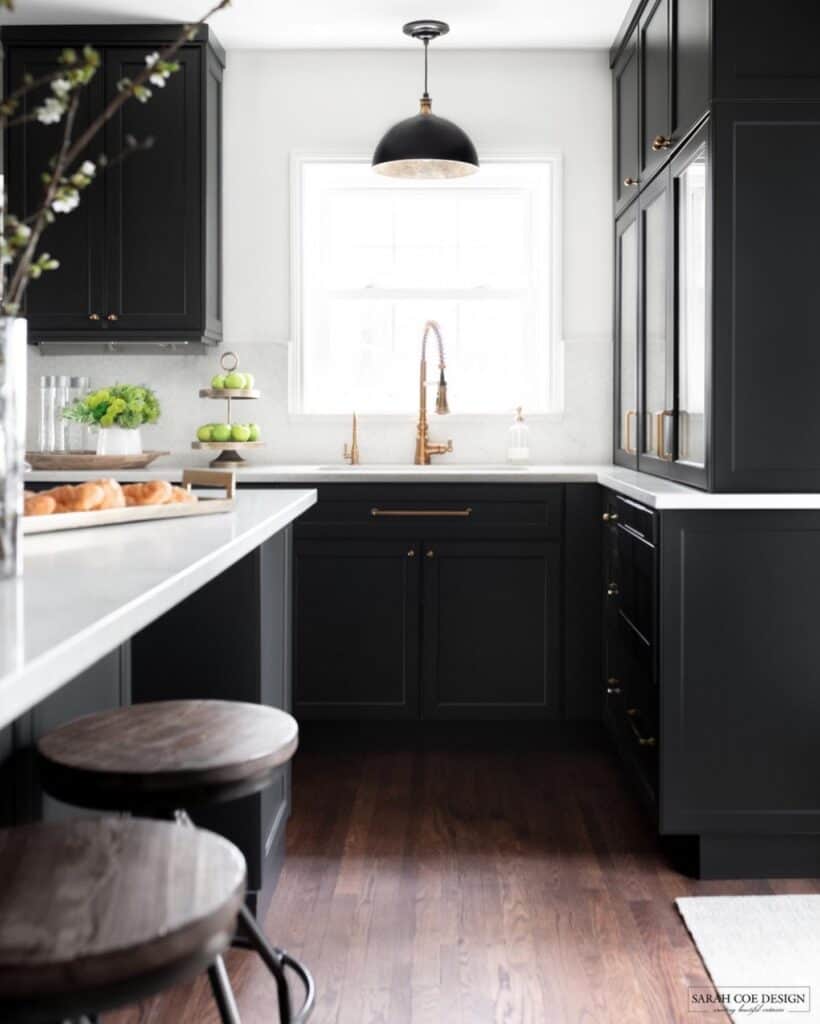 black_modern_kitchen_cabinets_1