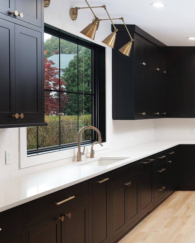 black_modern_kitchen_cabinets_1